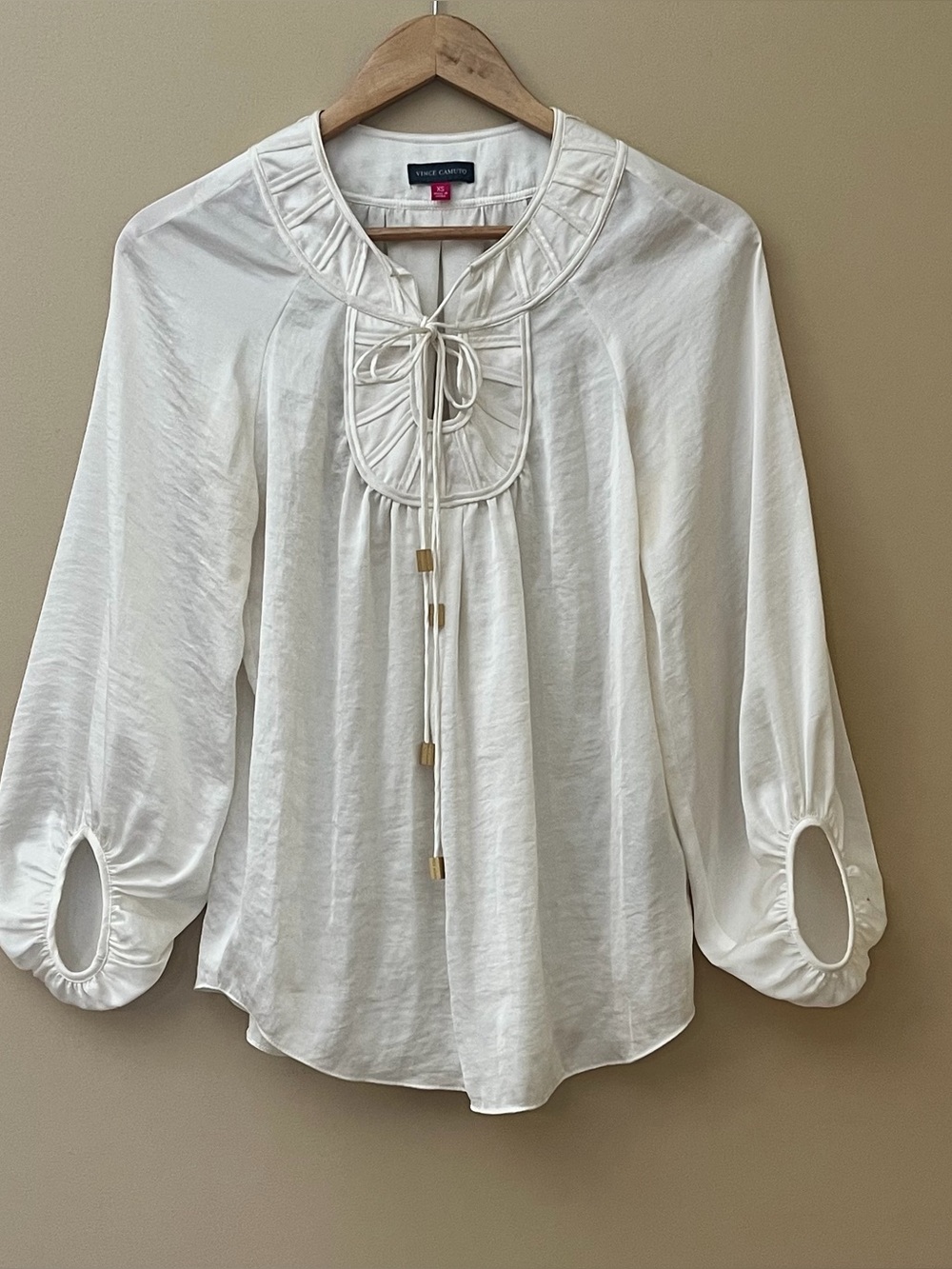 Vince Camuto Ivory Satiny Women’s Blouse Top With Tie Front Metallic Tassel XS
